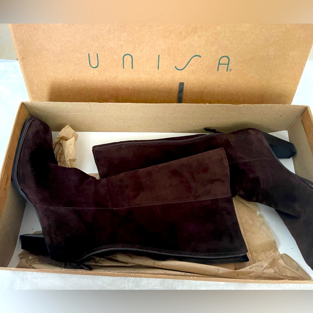 👢 Unisa Brown Suede Boots 8